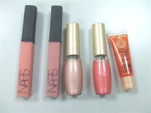 ak的彩妝品出清了~(剩下的彩妝已更新，請留言到新的版哦)