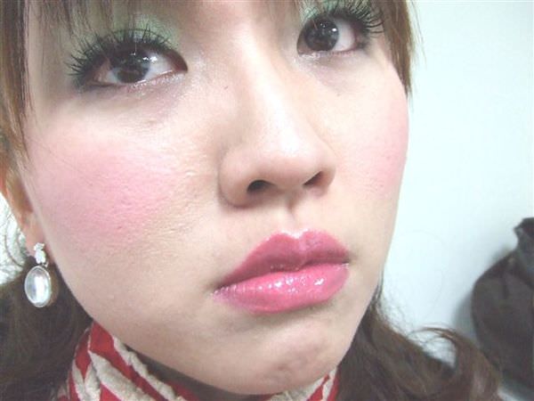 彩妝日記~有MAC粉紅芭比精神的綠眼影春妝~