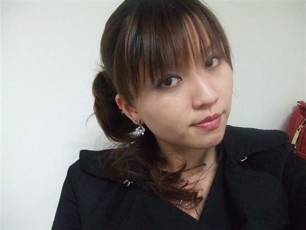 髮型~最近愛綁的側邊公主頭~~