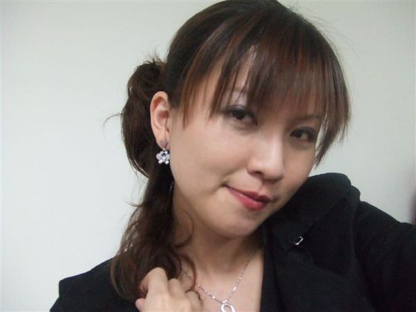 髮型~最近愛綁的側邊公主頭~~