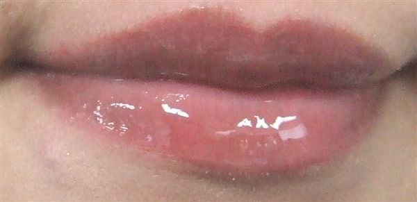 二姐賣場的媚比琳唇蜜試妝照~~