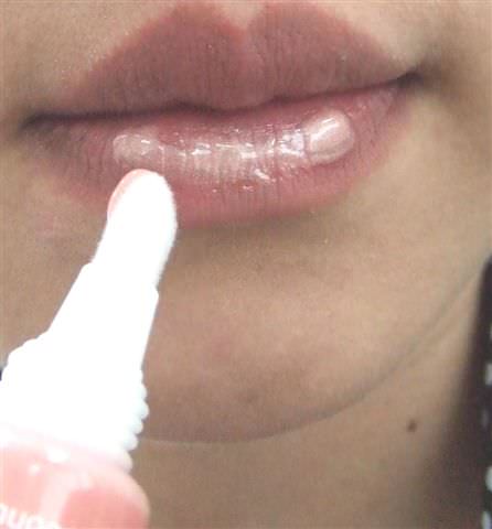 二姐賣場的媚比琳唇蜜試妝照~~