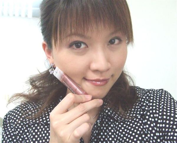 二姐賣場的媚比琳唇蜜試妝照~~