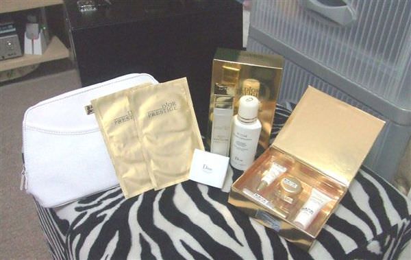 頭兒幫我買到的DIOR特賣會戰利品分享~超優化妝箱&頂級Prestige精華液+體驗組+化妝包