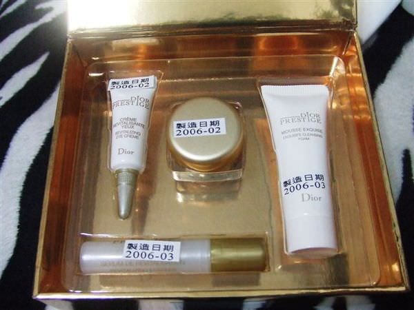 頭兒幫我買到的DIOR特賣會戰利品分享~超優化妝箱&頂級Prestige精華液+體驗組+化妝包