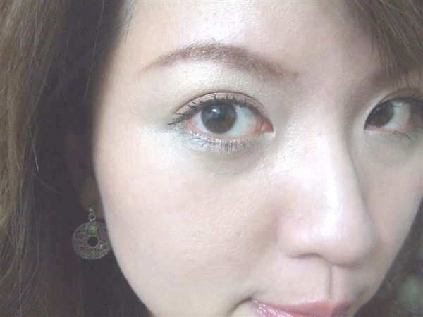 彩妝日記~連假妝容2~咖啡+綠色調的超淡妝~