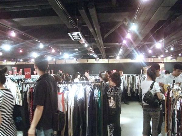 香港行~<尖沙咀>海港城/新港中心/美麗華~it outlet，uniqlo，一堆名牌買不完啦
