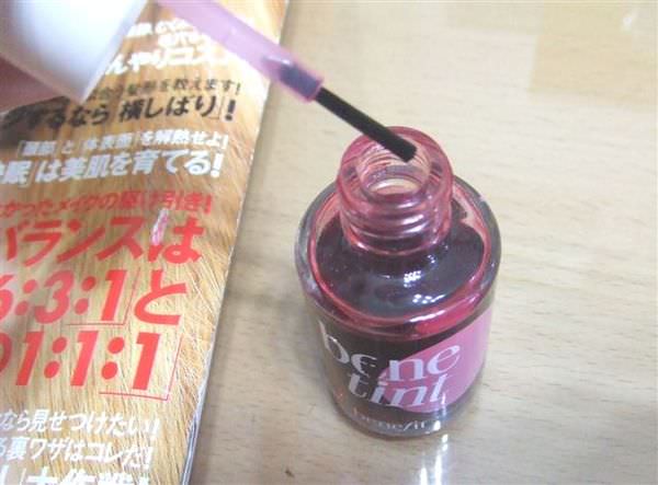 Benefit~紅粉菲菲唇頰露\蒲公英蜜粉盒~二個可愛的玩具試玩中