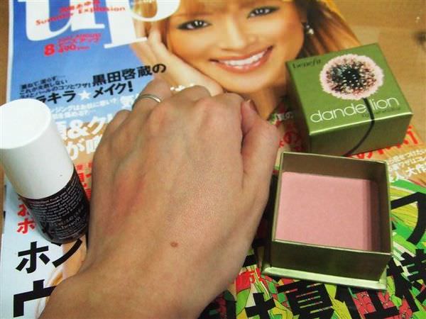 Benefit~紅粉菲菲唇頰露\蒲公英蜜粉盒~二個可愛的玩具試玩中