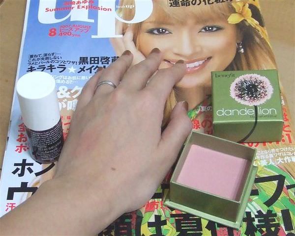 Benefit~紅粉菲菲唇頰露\蒲公英蜜粉盒~二個可愛的玩具試玩中